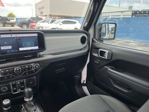 Used 2024 Jeep Wrangler Unlimited Sport AWD/4WD image 31