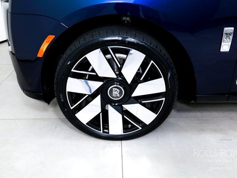 Used 2025 Rolls-Royce Cullinan AWD/4WD image 45