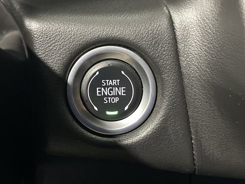 Used 2024 Chevrolet Suburban Premier AWD/4WD image 28