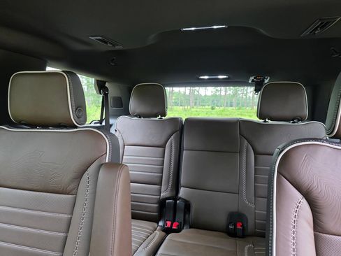 New 2026 GMC Yukon Denali Ultimate w/ LPO, Floor Liner Package AWD/4WD image 22