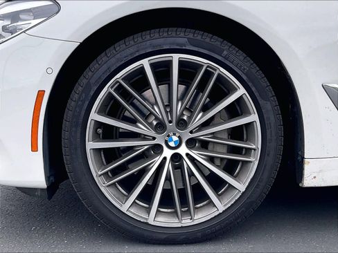 Used 2019 BMW 540i w/ Premium Package image 12
