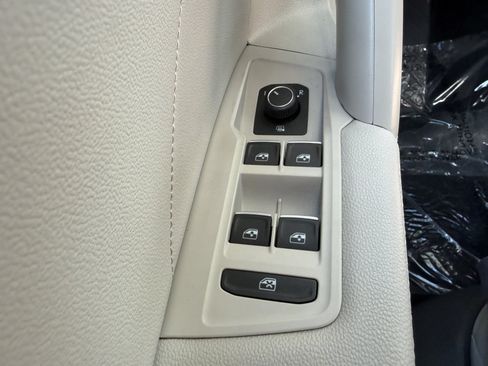 Used 2022 Volkswagen Tiguan SE FWD image 27