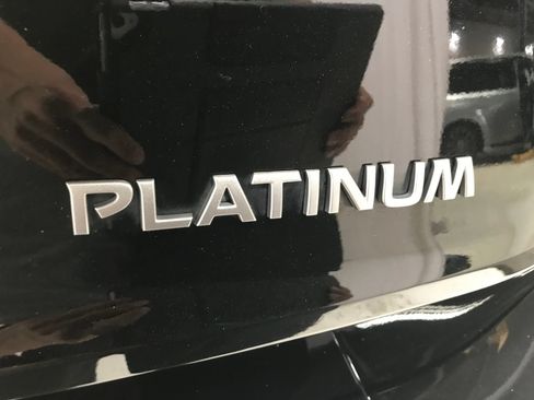 Used 2025 Nissan Rogue Platinum w/ Platinum Premium Package FWD image 9
