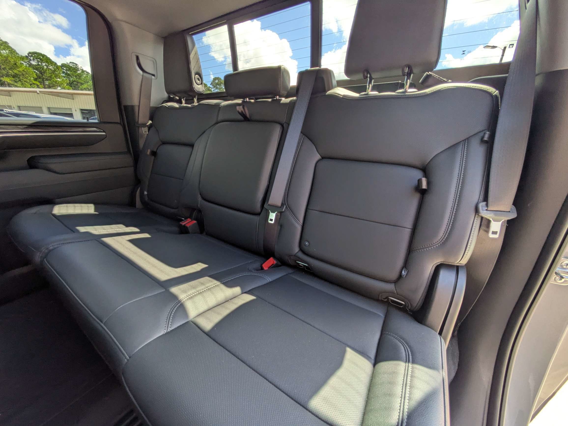 Used 2025 Chevrolet Silverado 2500 LTZ w/ LTZ Convenience Package AWD/4WD image 7