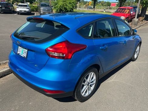 Used 2016 Ford Focus SE w/ SE Cold Weather Package FWD image 8