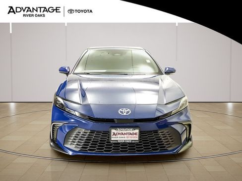 Certified 2025 Toyota Camry SE FWD image 3