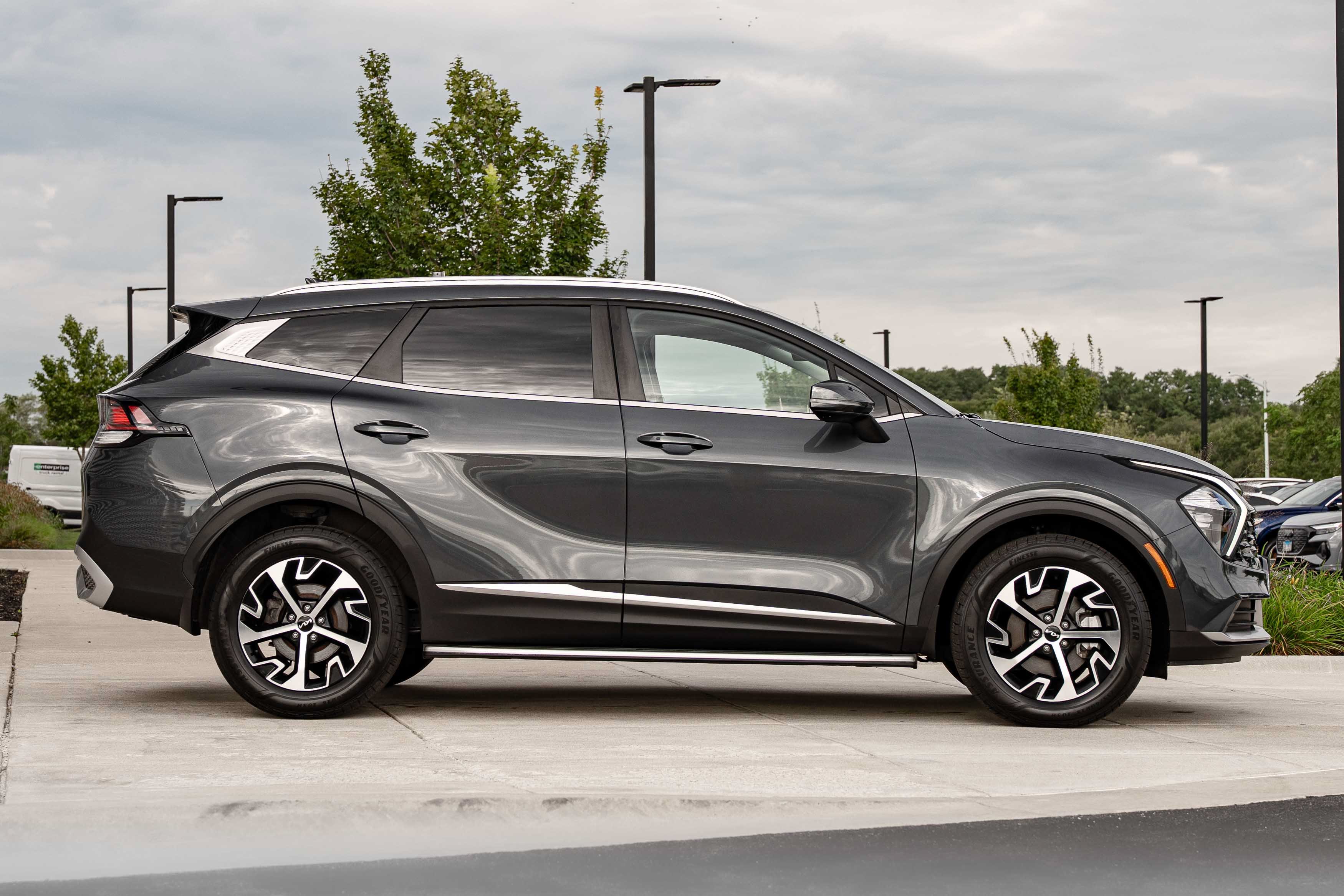 Used 2023 Kia Sportage EX AWD/4WD image 3