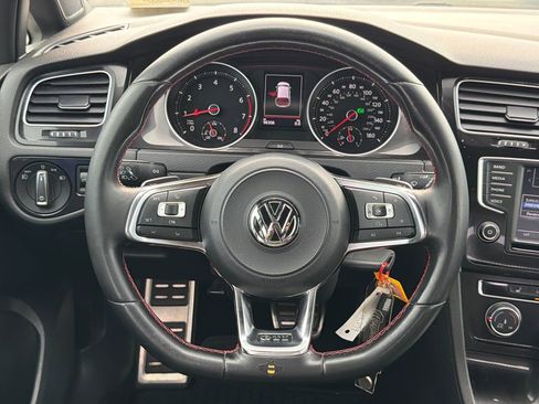 Used 2017 Volkswagen Golf 4-Door FWD image 23