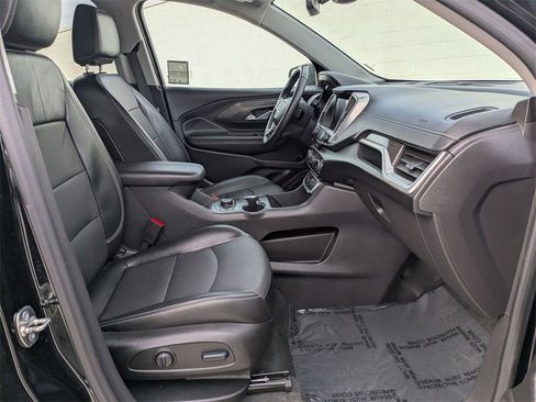 Used 2024 GMC Terrain SLT image 32