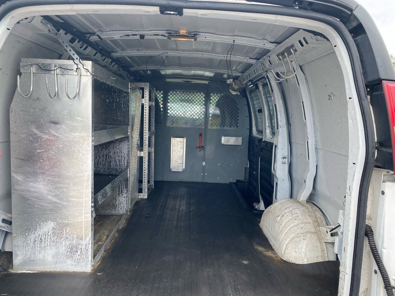 Used 2011 Chevrolet Express 1500 RWD image 8