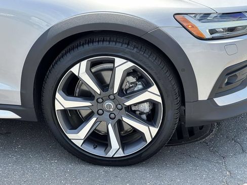 Certified 2024 Volvo V60 B5 Cross Country Ultimate AWD/4WD image 6