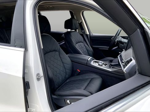 Used 2024 BMW X7 xDrive40i w/ Executive Package AWD/4WD image 8