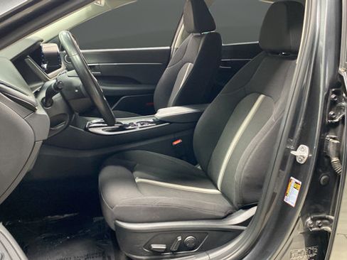 Used 2023 Hyundai Sonata SEL w/ Convenience Package FWD image 9