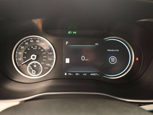 Used 2025 Genesis G70 2.5T RWD image 11
