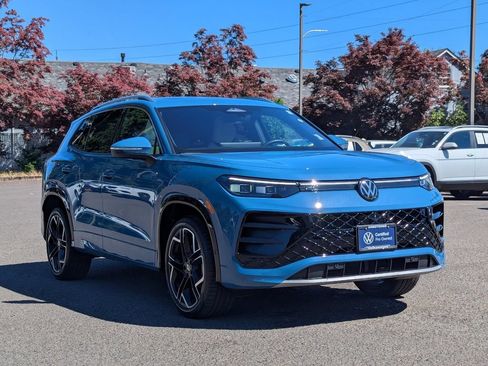 Certified 2025 Volkswagen Tiguan SEL R-Line AWD/4WD image 7