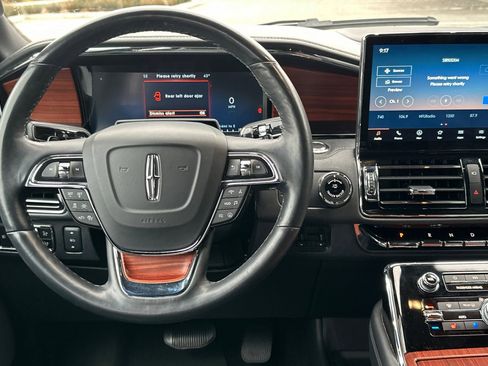 Used 2023 Lincoln Navigator Reserve image 18