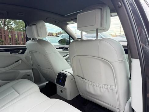 Used 2021 Porsche Macan S w/ Premium Package Plus AWD/4WD image 26