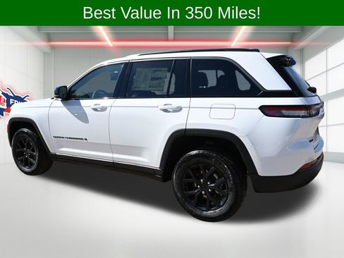 New 2026 Jeep Grand Cherokee Laredo image 2