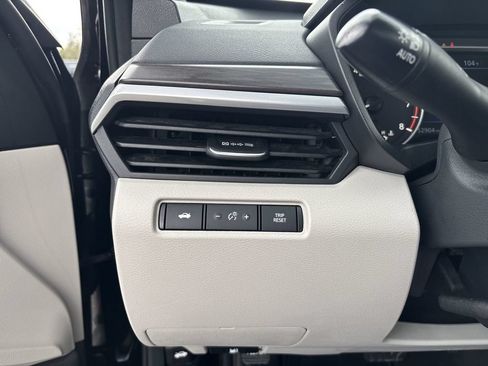 Used 2025 Nissan Altima 2.5 SV FWD image 21