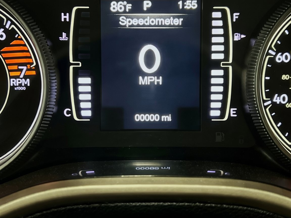 Used 2018 Jeep Cherokee Latitude w/ Altitude Package FWD image 8