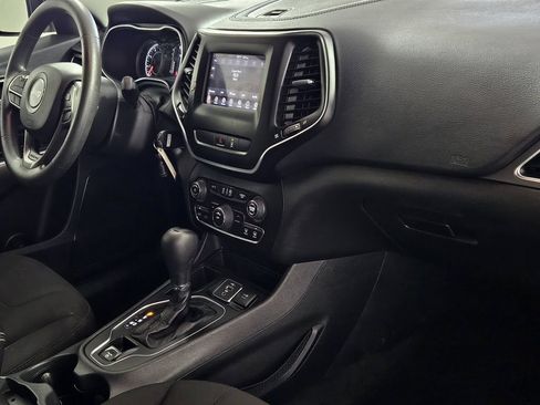 Used 2021 Jeep Cherokee Latitude FWD image 24