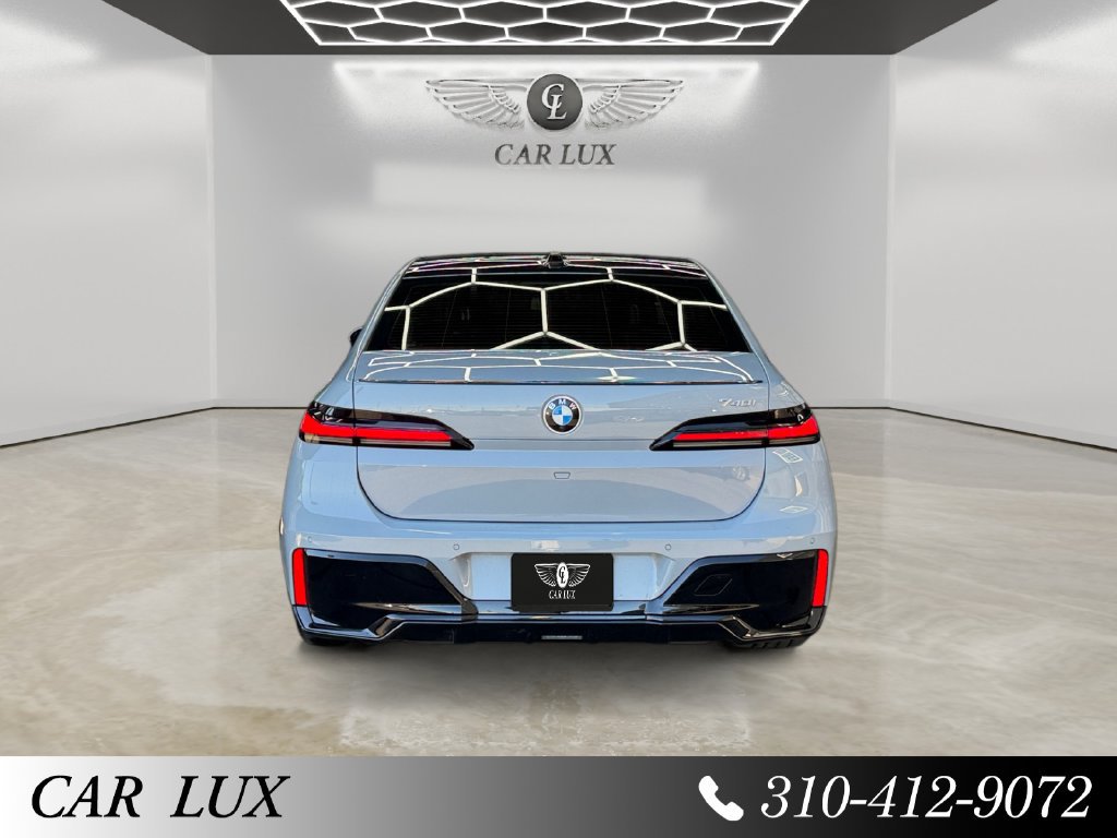 Used 2023 BMW 740i w/ Parking Assistance Package RWD image 4