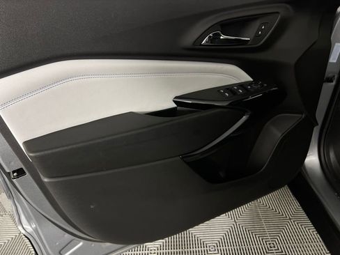 Used 2025 Chevrolet Trax LT w/ LT Convenience Package image 25