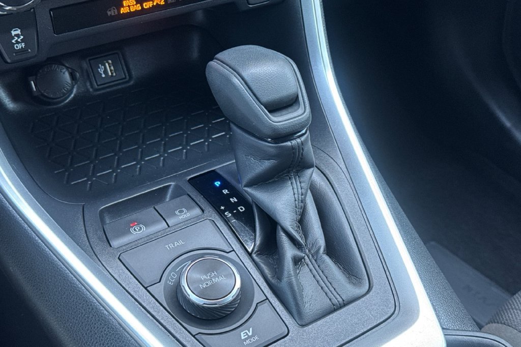 Certified 2025 Toyota RAV4 XLE AWD/4WD image 21