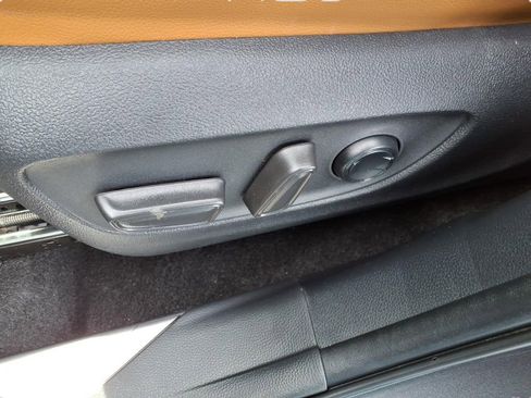 Used 2024 Toyota Highlander Platinum image 18