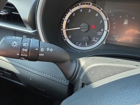 Used 2023 Toyota Highlander XLE AWD/4WD image 16