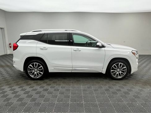 Used 2024 GMC Terrain Denali w/ Denali Premium Package AWD/4WD image 8