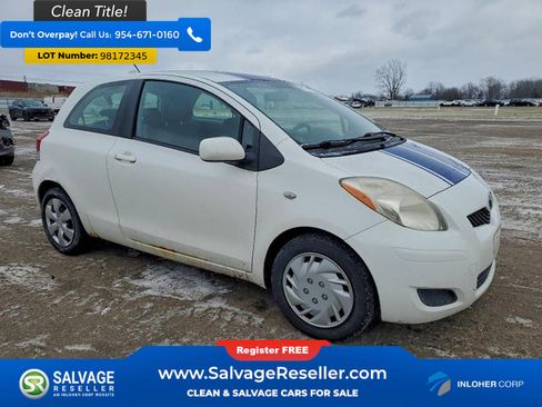 Used 2010 Toyota Yaris 2-Door Hatchback image 5