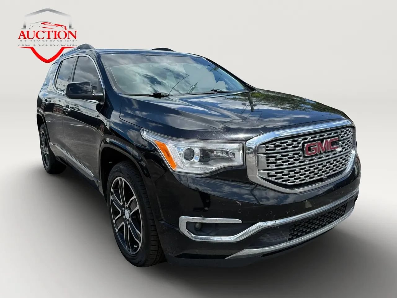Used 2017 GMC Acadia Denali w/ Technology Package FWD image 3