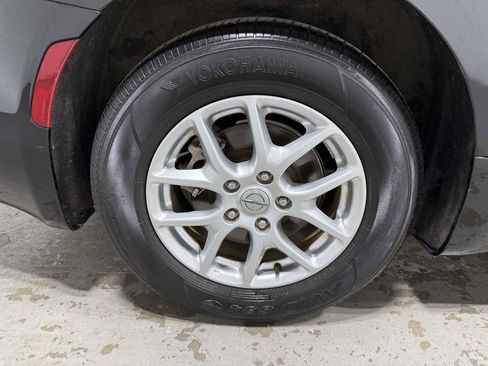 Used 2023 Chrysler Pacifica Touring-L image 7