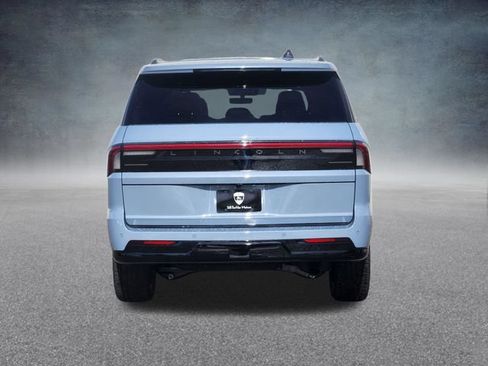 New 2026 Lincoln Navigator Reserve w/ Jet Appearance Package AWD/4WD image 6
