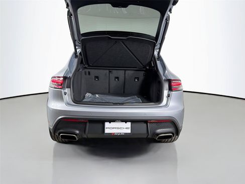 Certified 2026 Porsche Macan AWD/4WD image 36
