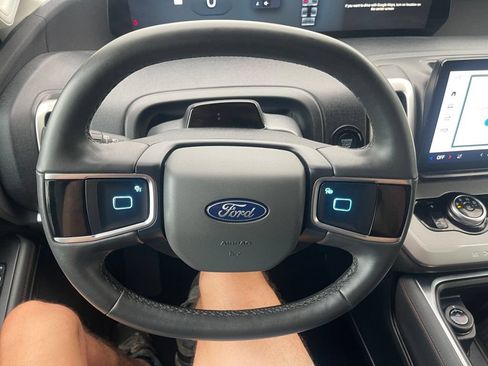 Used 2025 Ford Expedition Active AWD/4WD image 17