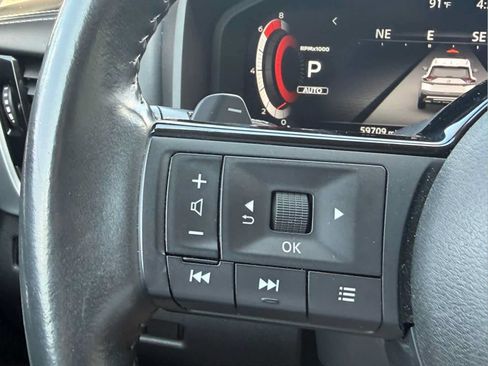 Used 2022 Nissan Rogue Platinum w/ Head-Up Display Package AWD/4WD image 9