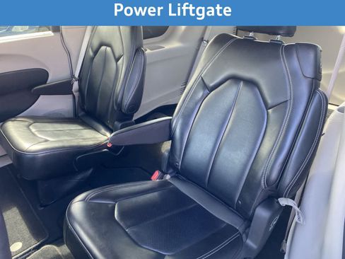 Used 2023 Chrysler Pacifica Touring-L FWD image 14