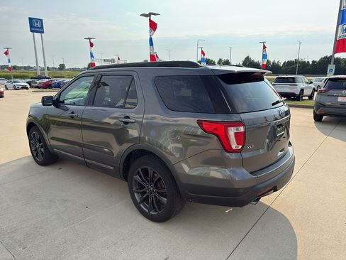 Used 2018 Ford Explorer XLT w/ Equipment Group 202A FWD image 7