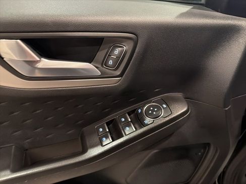 Used 2020 Ford Escape SE image 10