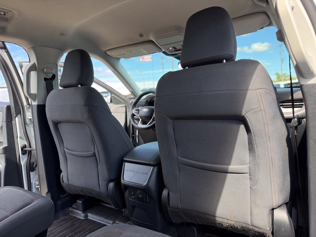 Used 2026 Ford Explorer Active AWD/4WD image 17
