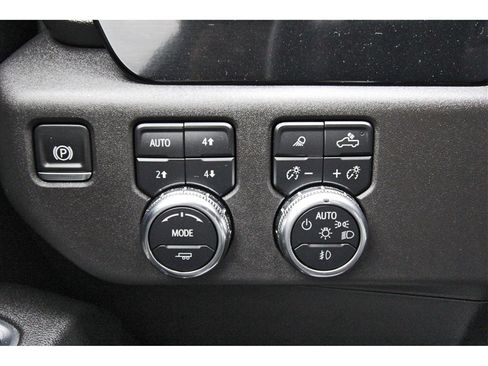 Used 2025 GMC Sierra 1500 SLT image 14