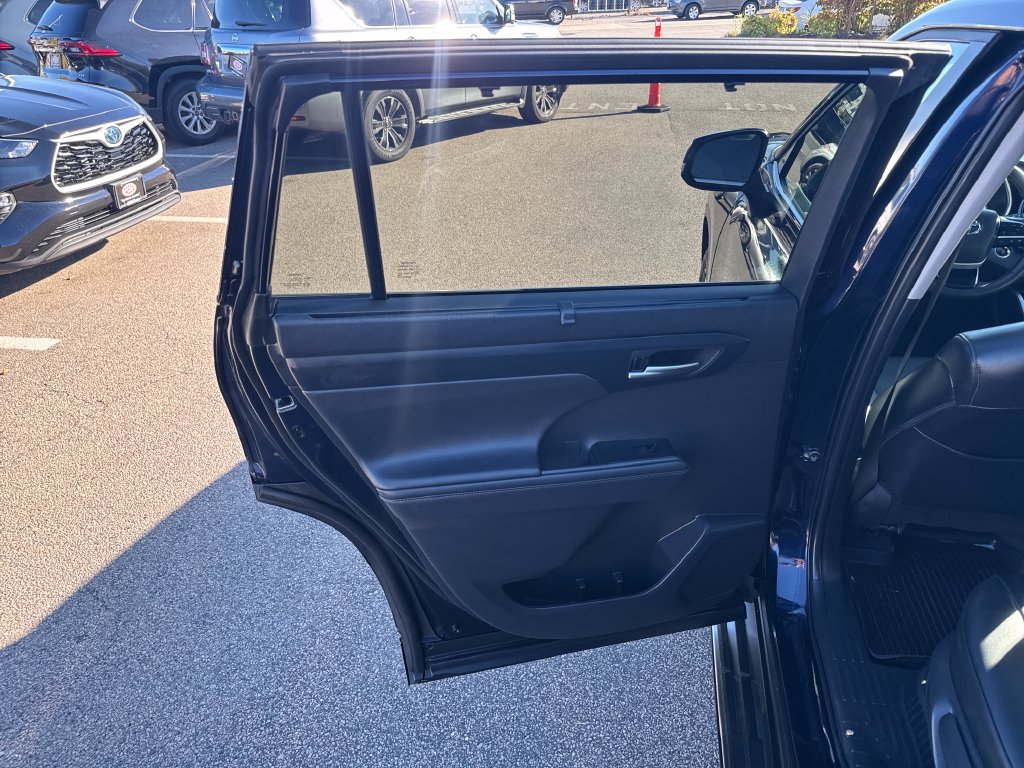 Used 2026 Toyota Highlander XLE AWD/4WD image 39