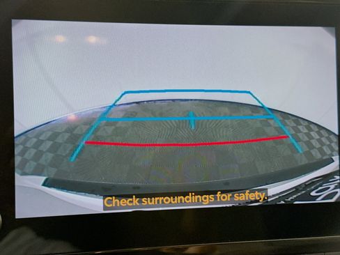 Used 2024 Toyota Highlander LE image 23