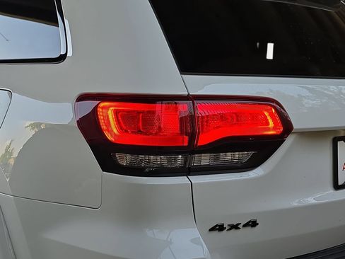 Used 2018 Jeep Grand Cherokee Altitude AWD/4WD image 35