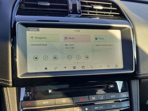 Used 2018 Jaguar F-PACE S image 26