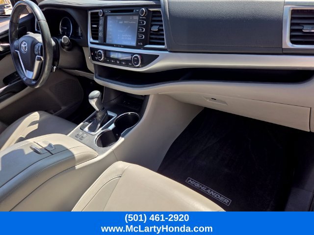 Used 2018 Toyota Highlander XLE FWD image 18