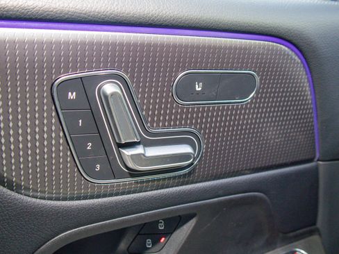 Used 2022 Mercedes-Benz GLB 250 GLB 250 image 25