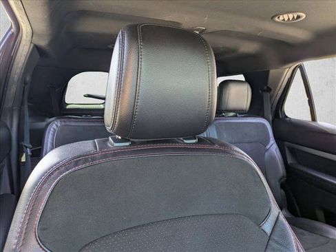 Used 2018 Ford Explorer XLT w/ Equipment Group 202A FWD image 14